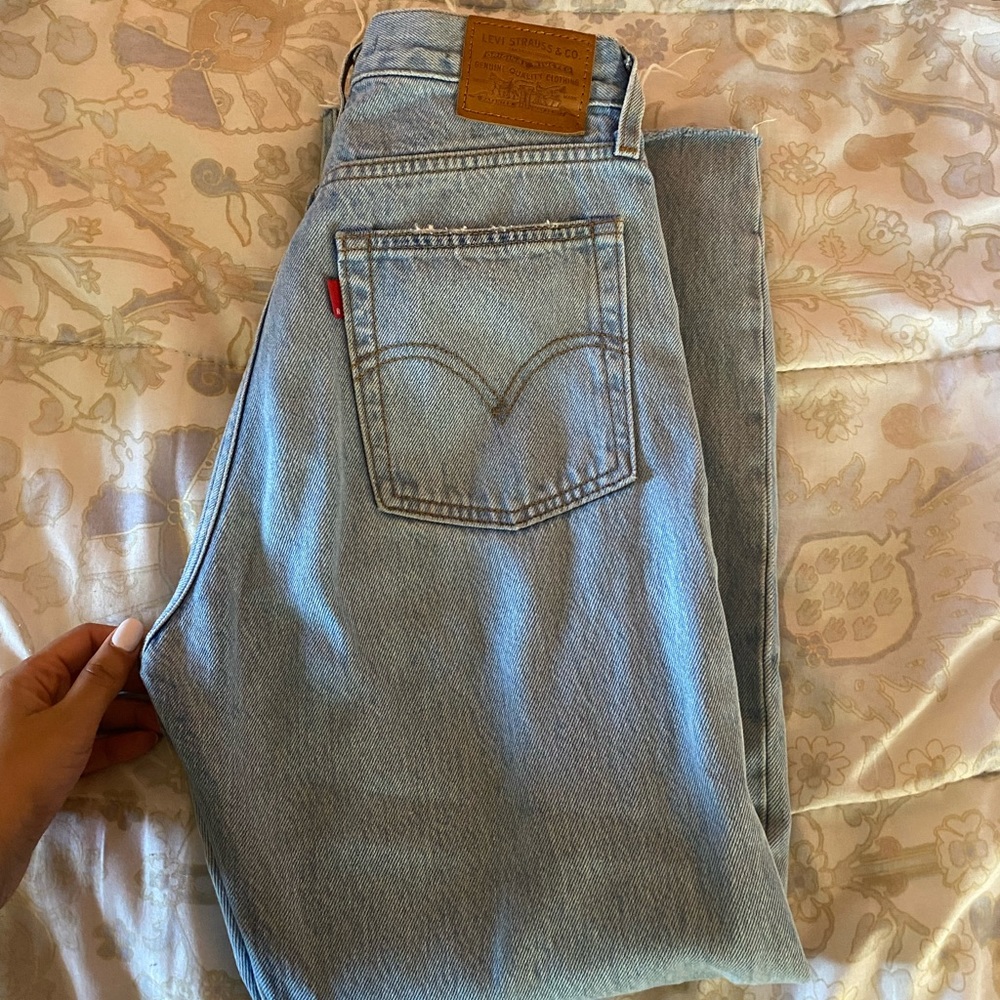 wedgie Levi’s size 25 custom rips